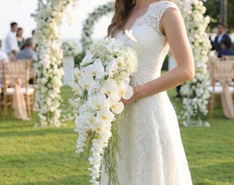 エレガントなホワイトブライダルウェディングブーケ | 高級フェイク