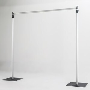 Valar Flowers adjustable silver aluminum backdrop stand with heavy-duty weighted base plates, designed for flower walls, greenery panels, wedding backdrops, photo booths, and event decor. This sturdy, telescopic frame offers easy height/width adjustment, reliable stability, and quick setup for indoor/outdoor use.