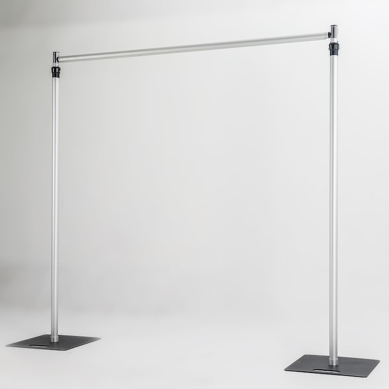 Valar Flowers adjustable silver aluminum backdrop stand with heavy-duty weighted base plates, designed for flower walls, greenery panels, wedding backdrops, photo booths, and event decor. This sturdy, telescopic frame offers easy height/width adjustment, reliable stability, and quick setup for indoor/outdoor use.