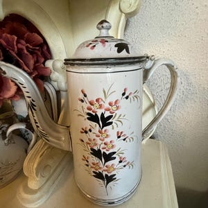Jolie cafetière émaillée / French Enamel coffee pot