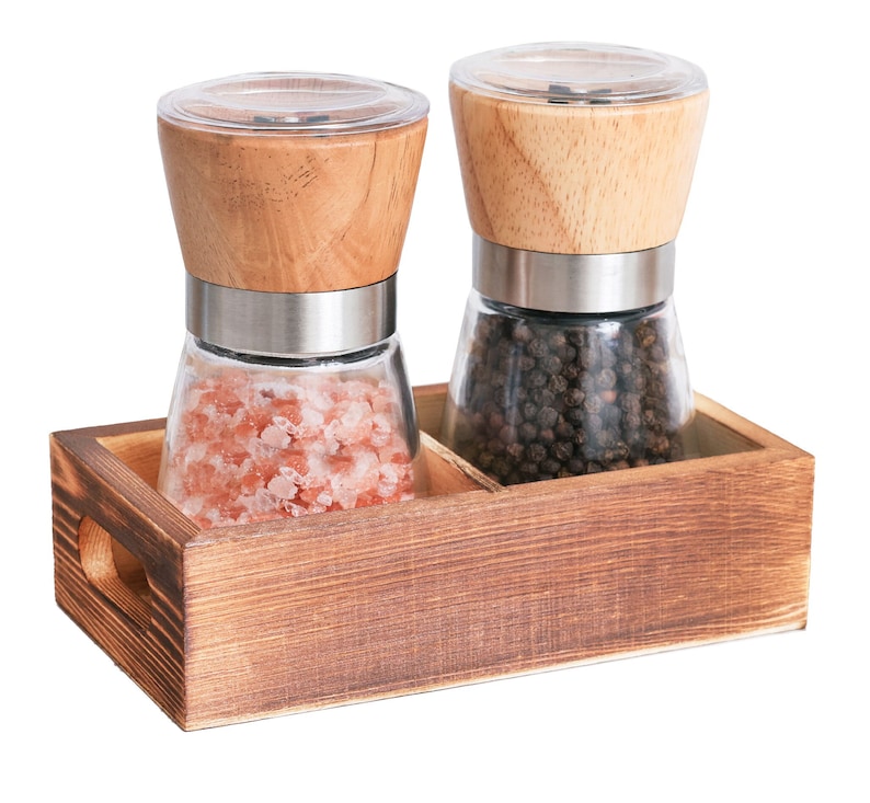 salt and pepper grinder set with wood caddy