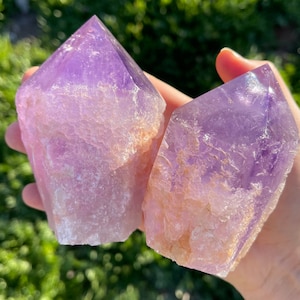 Natürliche rohe Amethyst-Kristallpunkte Wählen Sie Ihre Größe