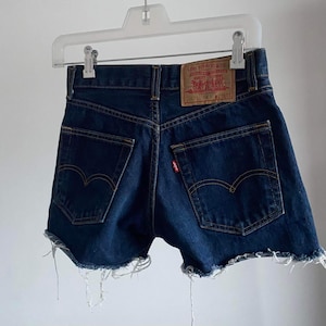 Vintage 1980er Schnittmodell 535 Levi es Jeans Shorts 32/34 Größe dunkelblau mini, Vintage Levis Sommer Shorts Frau original