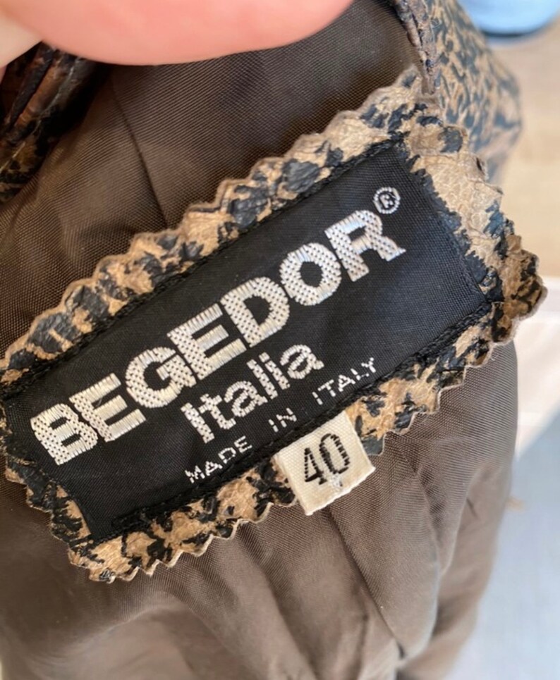 Begedor Italia Genuine Leather Woman Jacket, 80s Vintage Blazer snake pattern, Rare Jacket EU 40 snake skin vintage leather blazer for women image 4