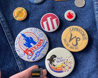 Vintage Pin - Pinback Button Disney 15th Anniversary Sea World Capricorn 1982 Worlds Fair Tennessee Lion Power Voyager ECHL Hockey All Star