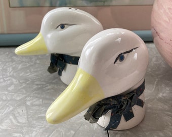 Vintage Goose Head Salt and Pepper Shaker Set -  1980s Geese Salt and Pepper Shakers Cottage Core Kitchen Unique Mother Goose Birds