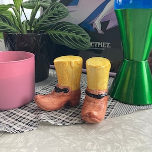 Cowboy Boot Salt and Pepper Shaker - Vintage Western Kitchen Decor Cowboy Home Decor Ceramic Boot Kitchen Decor Boot Salt Pepper Shaker Set