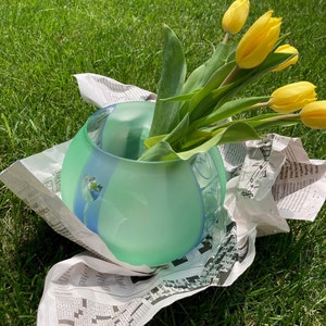 Vintage Vase Round Block Crystal Green Blue Vase with Tulips Hand Cut Mouth Blown Made in Poland Y2K Cute Bowl Vase Flower Housewarming Gift