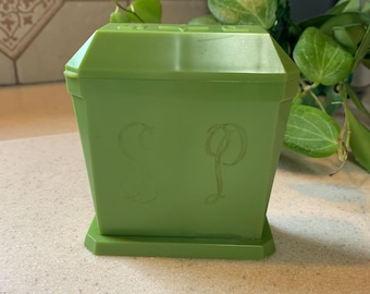 Avocado Green Salt and Pepper Shaker- Vintage Plastic Mid Century Modern Starburst Avocado Plastic Retro Kitchen 1950s Salt and Pepper