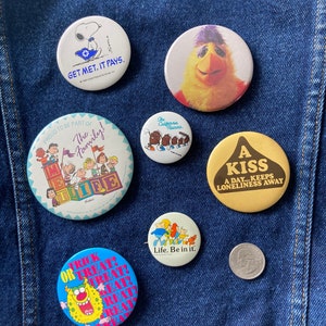 Vintage Pinback Buttons - Vintage Snoopy California Raisins Vintage Kiss Vintage Peanuts Gang Funny Bag Pin Jacket Pin Vintage Accessories