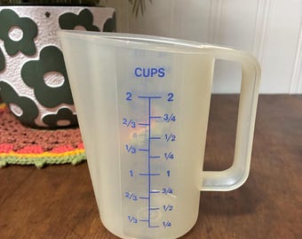 Tupperware Measuring Cup- 2 Cup Liquid Pitcher Retro Kitchen Baking Cooking