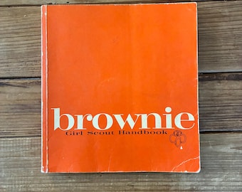 1975 Brownie Book- Girl Scout Handbook Paper Back Brownie Book Guide Book Vintage Brownie Girl Scout Handbook Brownie Illustrations