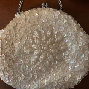 Vintage Cream Beaded Kiss Lock Evening Bag- Silver Chain Handle Beaded Bag Made in Hong Kong Vintage Accessory Bag Vintage Beaded Bag