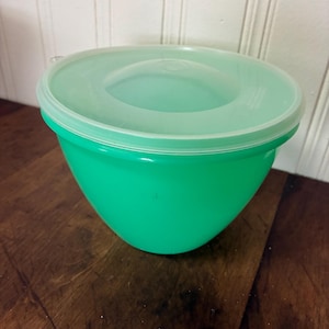 Vintage Tupperware Crisp-It- Jadeite Bowl With Lid Crisper Vegetable Keeper Container With Lid Food Storage Tupperware Vintage Kitchen