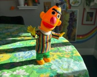 Figura vintage de Bert - Muñeco vintage de Barrio Sésamo Juguete vintage de cuerda Bert Figura rara de Barrio Sésamo de los años 90