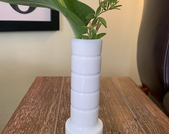 Vintage White Milk Glass Ribbed Bud Vase- Vintage Bud Vase Vintage Milk Glass Vase Vintage Glass Vase Vintage Ribbed Glass Vase White Vase