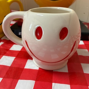 White Smiley Face Mug - White With Red Retro Smile Happy Face Mug Ceramic Coffee Tea Cup 1970s Vintage Ceramic Mug Retro Drinkware