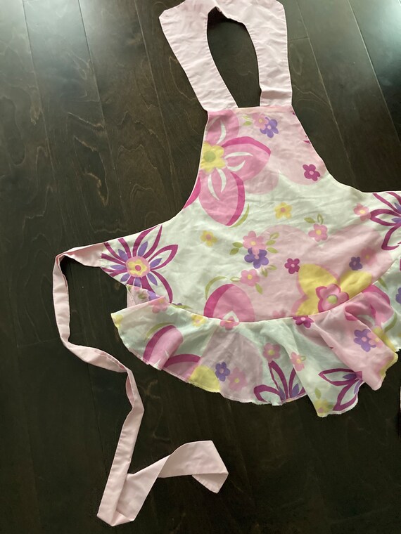 Pink Floral Kitchen Apron - Vintage 2000's Y2K Millennial Pink Floral Frilly Kitchen Cooking Chef Cook Baking Baker Handmade Apron View 2