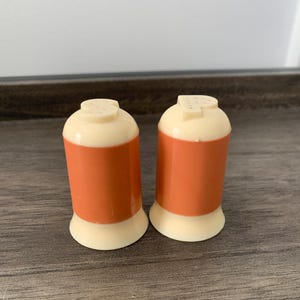Vintage Durabrite Salt and Pepper Shaker- 1950s Plastic Salt and Pepper Orange and Cream MCM Shaker Set Mini Plastic Salt and Pepper Shakers