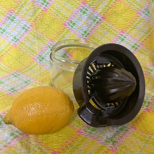 Vintage Gemco Juicer - Made in USA 1970s Retro Citrus Reamer Manual Juice Maker OJ Lemonade Glass Jar Juicer Breakfast Kitchen Appliance