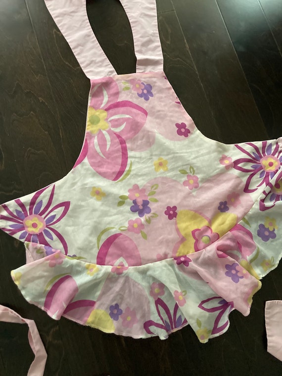 Pink Floral Kitchen Apron - Vintage 2000's Y2K Millennial Pink Floral Frilly Kitchen Cooking Chef Cook Baking Baker Handmade Apron View 3