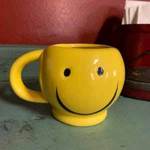 Smiley Face Mug - Retro Yellow Happy Smile Face Coffee Cup Coffee Mug Tea Cup Desk Decor Vintage Smile Face