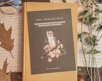 Przytulne Dni Książkowe: Vintage Owl Postcard od Indoora World | Przytulne Jesienne Artykuły Papiernicze | Cottagecore, Dark Academia, Las, Korespondencja Jesień