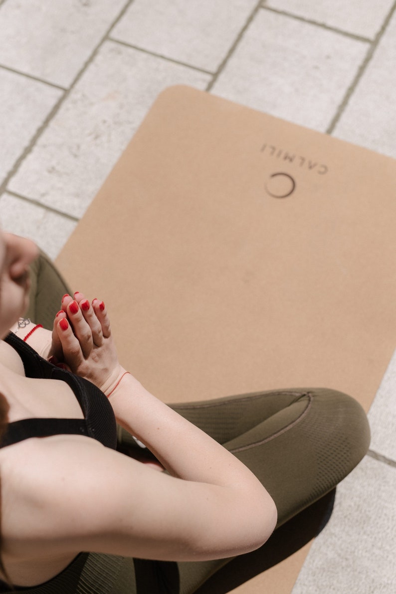 Stylish and environmentally friendly yoga mat including carrying strap image 8