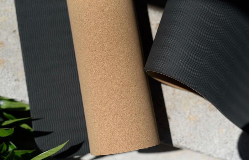 Stylish and environmentally friendly yoga mat including carrying strap image 3
