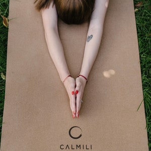 Stylish and environmentally friendly yoga mat including carrying strap image 9