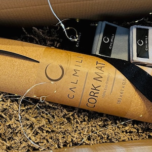 Sustainable gift for yoga home workout - cork yoga mat and 3 short fitness bands