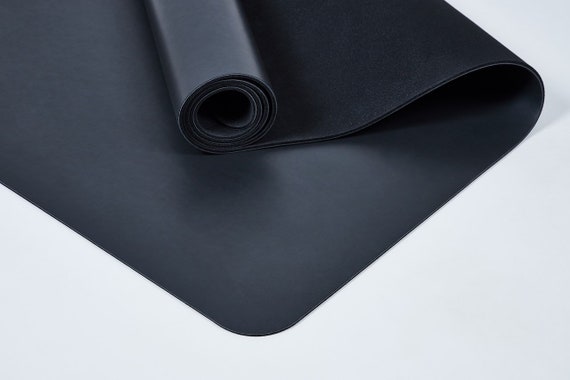 Rutschfeste Nachhaltige Yogamatte aus Naturkautschuk „BLACK MAT“