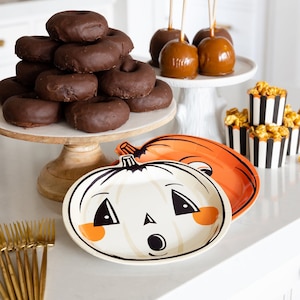 Vintage Halloween Pumpkin Paper Plates - Halloween Baby Shower - Halloween Party Ideas - Halloween Bachelorette Party - Halloween Birthday