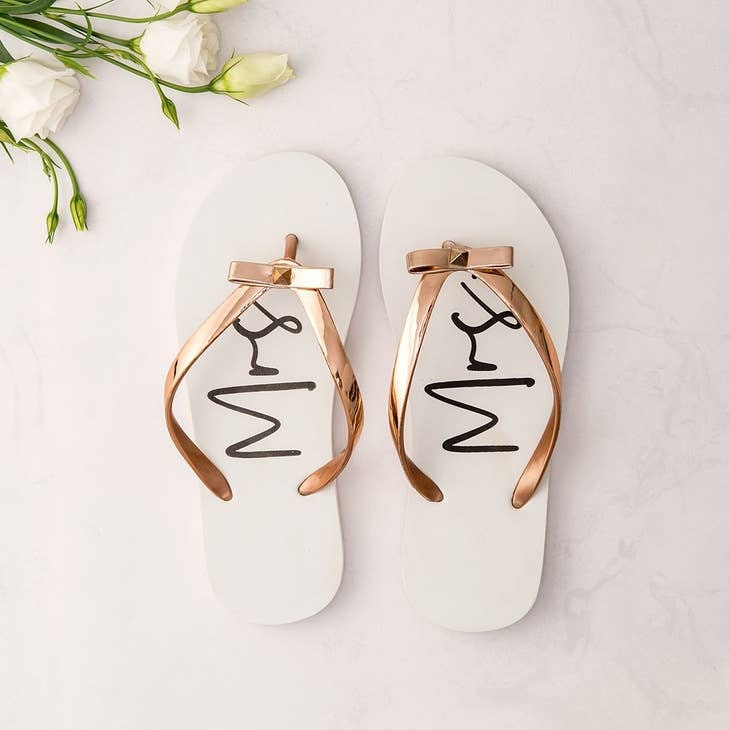 Bride and Groom Flip-flops for Party Guests With FREE Printable.  Personalized Wedding, Sweet 16, Party. BULK 