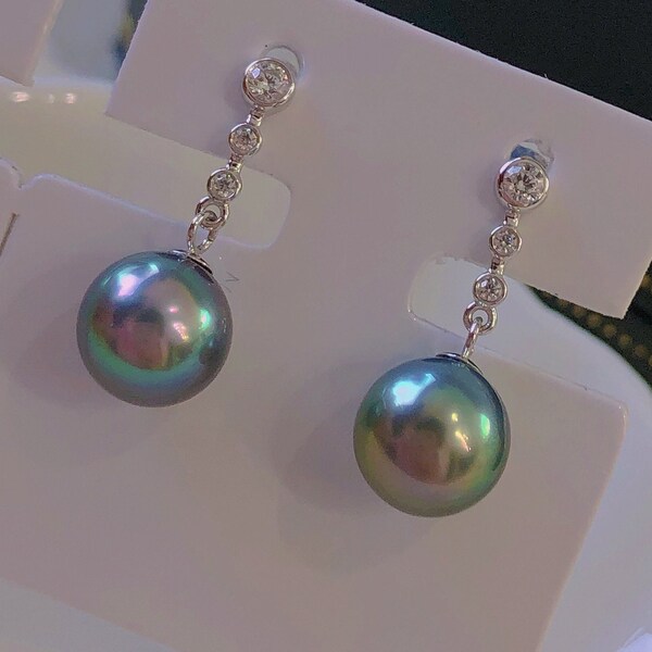 Tahitian Vivid  Green Pearl Earring 8.2mm Solid 18k White Gold High Luster