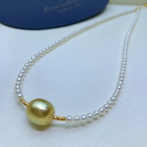 Collar con perlas barrocas doradas grandes del Mar del Sur de 11,6 mm x 14 mm y perlas blancas pequeñas de agua dulce de 3 mm a 4 mm de alto brillo.