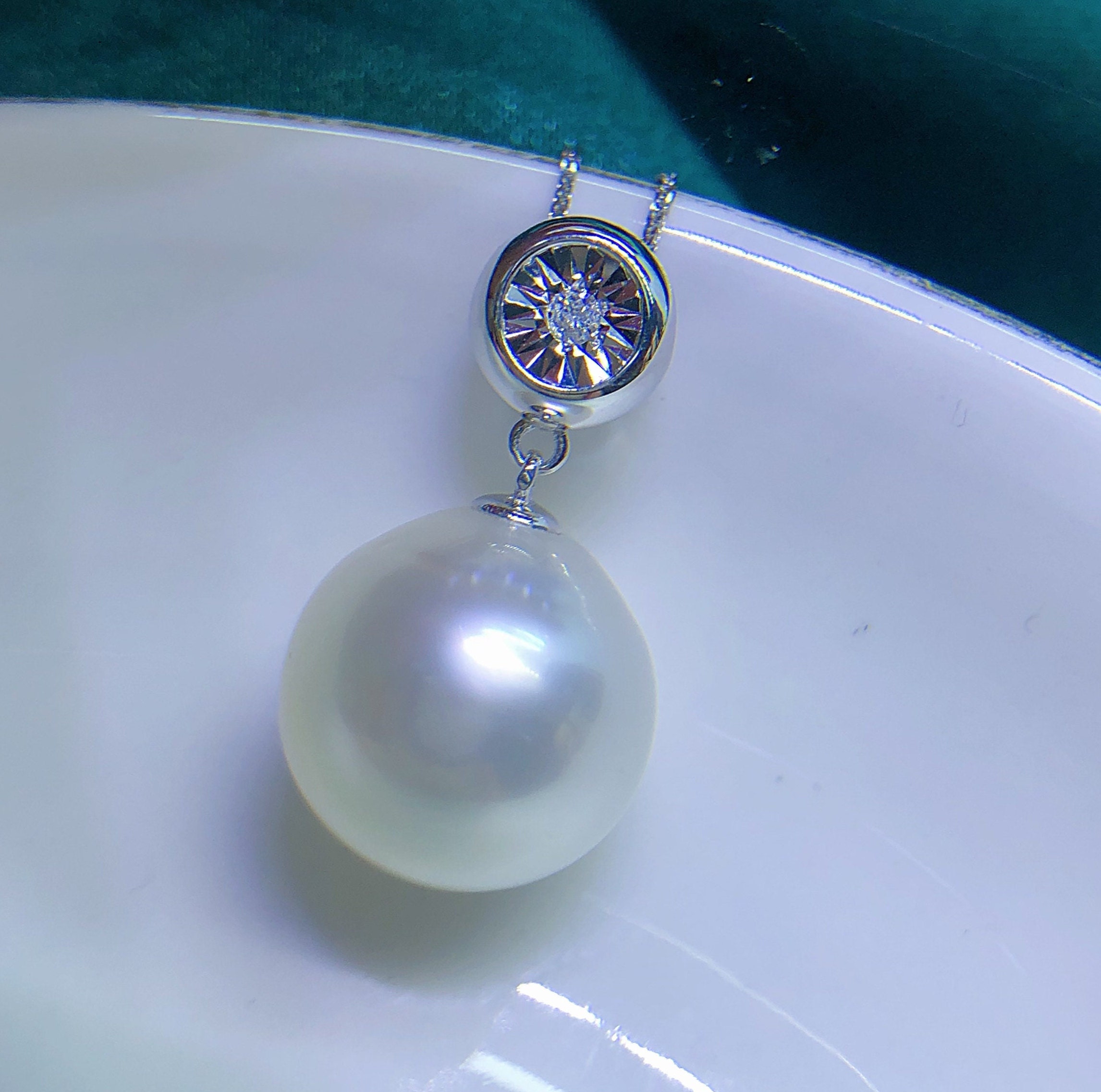11.5 mm 南洋白蝶真珠ペンダント 明るいクールホワイト 非常に高い光沢 
