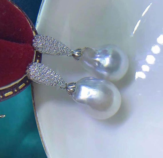 Orecchini In Argento 925 Con Perla Di Conchiglia Bianca - Eleganza Contemporanea