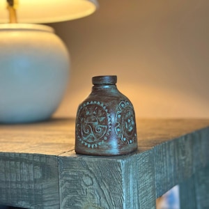 Porcelain Hand Painted Bottle Aztec Design Sgraffito Pottery Clay Bottles Ceramic Olive Oil Dispenser