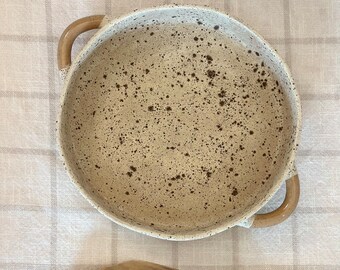 Stoneware Bakeware Round Clay Baking Dish with Handle Oven Safe Speckled Ceramic Baking Gifts