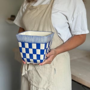 Vaso in ceramica a scacchi, vaso unico in argilla con foro di drenaggio