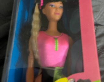 1995年バービーBarbieヴィンテージ ダナキャラン ブルーミングデールズ