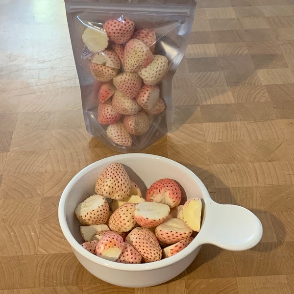 Freeze Dried Pineberries Strawberry Hybrid