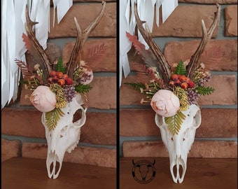 Beautiful AUTUMN European ROE DEER skull with bouquet of flowers | decoration with a skull | skull ornament | autumn decoration | gift