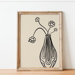 Op de afbeelding: Zwart-witte lijntekening van een vaas met bloemen. De vaas is simpel, rond en heeft een gestreept patroon. De bloemen zijn gestileerd en hebben een eenvoudig, elegant ontwerp.
