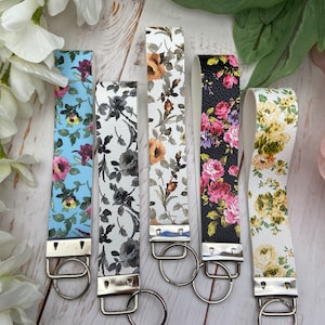Floral Faux Leather Key Fob, Faux Leather Wristlet Keychain, , Keychain Lanyard, Flower Keychain