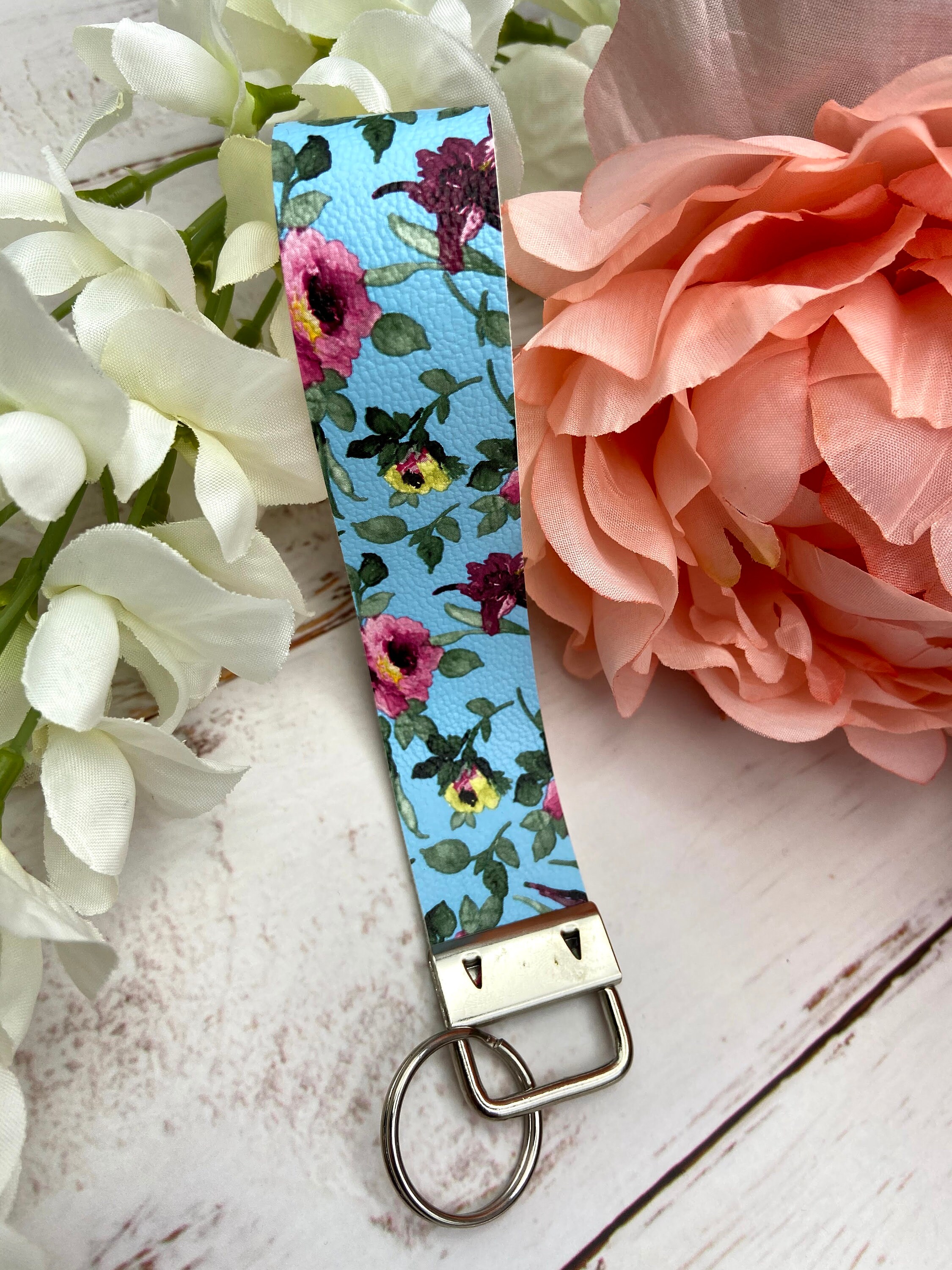  Floral Print Wristlet Fabric Lanyard Key Chain for Key fob, ID  Badge Holder. Key, Purse, USB (Blue) : Office Products