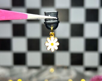 Daisy Dust Plug Charm For Kindles, iPhones And Androids, Flower Charm, Kindle Charm, Phone Charm, Dust Plug Charm