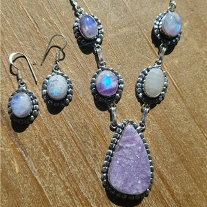 20" in length and earrings 1.5"
