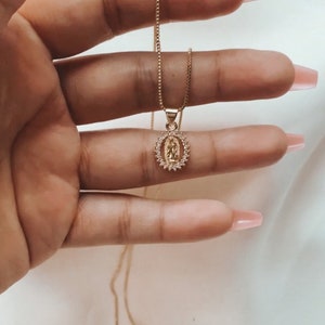 Tiny Virgin Mary Necklace. Gold filled chain, Virgin Mary necklace. Dainty Virgin Mary necklace,collar de virgencita